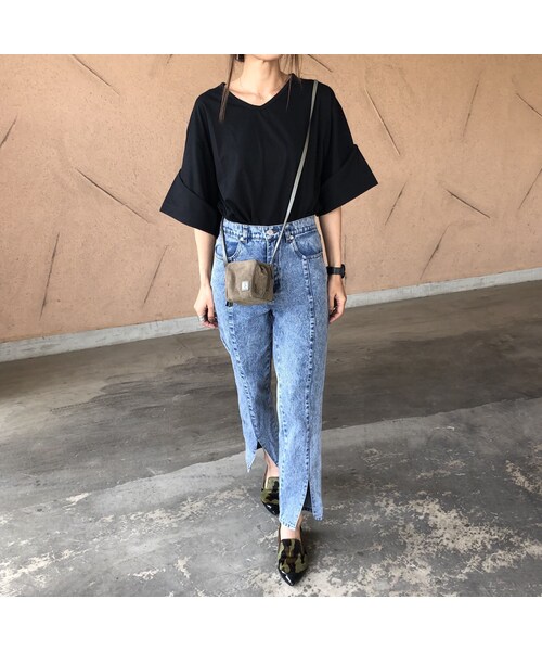 copine(コピン)の「再入荷!ゆるっと大人可愛い!袖ロールアップVネックTシャツ (3color)【クリックポスト対象商品】(Tシャツ/カットソー・レディース・その他)」の6枚目の写真