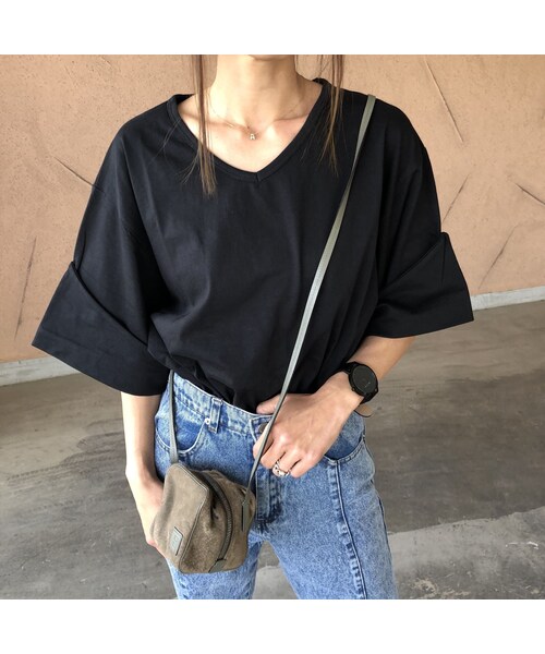 copine(コピン)の「再入荷!ゆるっと大人可愛い!袖ロールアップVネックTシャツ (3color)【クリックポスト対象商品】(Tシャツ/カットソー・レディース・その他)」の5枚目の写真