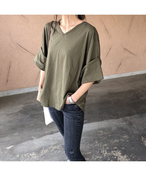 copine(コピン)の「再入荷!ゆるっと大人可愛い!袖ロールアップVネックTシャツ (3color)【クリックポスト対象商品】(Tシャツ/カットソー・レディース・その他)」の3枚目の写真