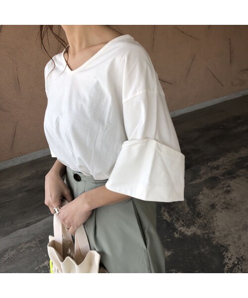 copine(コピン)の「再入荷!ゆるっと大人可愛い!袖ロールアップVネックTシャツ (3color)【クリックポスト対象商品】(Tシャツ/カットソー・レディース・その他)」の10枚目の写真