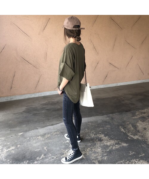 copine(コピン)の「再入荷!ゆるっと大人可愛い!袖ロールアップVネックTシャツ (3color)【クリックポスト対象商品】(Tシャツ/カットソー・レディース・その他)」の9枚目の写真