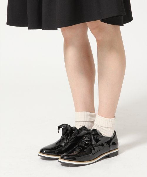 LEPSIM(レプシィム)の「BIGリボン2WAYシューズ(シューズ・レディース・エナメルブラック/グリッターシルバー・M(23-23.5)/L(24-24.5))」の1枚目の写真