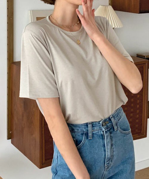 DHOLIC（ディーホリック）の「ラウンドネックTシャツ（Tシャツ/カットソー・レディース・ブルー/ベージュ/ホワイト/グレー/レッド・FREE）」の4枚目の写真