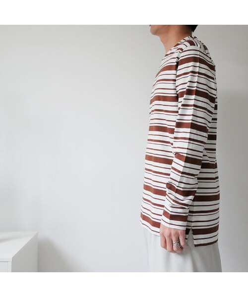 Curly（カーリー）の「CURLY カーリー |BRIGHT LS BORDER TEE ｜201-34012｜WHITE/BROWN　WHITE/BLACK｜SIZE2　SIZE3（Tシャツ/カットソー・メンズ・その他）」の5枚目の写真