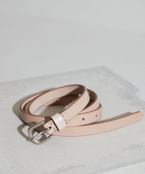LIDNM（リドム）の「OILED LEATHER NARROW BELT（ベルト・メンズ・ベージュ・F）」の2枚目の写真