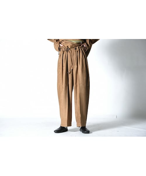 ATHA(アタ)の「ATHA FAKE SUEDE GATHER WIDE TROUSERS(その他パンツ・レディース・ベージュ/ホワイト/ブラウン・F)」の3枚目の写真
