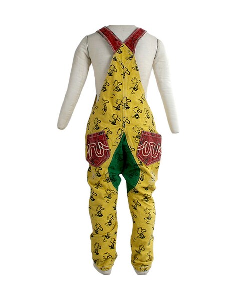 One deux boo（ワンドゥーブー）の「キッズサイズサロペット（WOOD STOCK柄）（パンツ・キッズ・イエロー・80cm/90cm/100cm/110cm/120cm/130cm）」の4枚目の写真