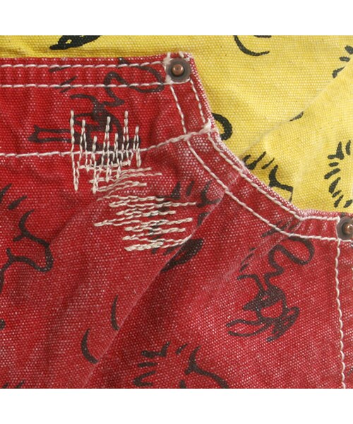 One deux boo（ワンドゥーブー）の「ジュニアサイズサロペット（WOOD STOCK柄）（パンツ・キッズ・イエロー・140cm/150cm）」の7枚目の写真