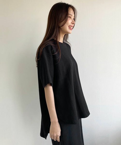 DHOLIC（ディーホリック）の「バックスリットTシャツ（Tシャツ/カットソー・レディース・ブルー/ブラック/ホワイト/ブラウン/ベージュ・FREE）」の3枚目の写真