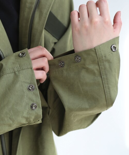 BOYSHE(ボーイシー)の「ビッグシルエット ミリタリーブルゾン/ルーズシルエットFIELD JACKET カーキ(ミリタリージャケット・レディース・その他)」の7枚目の写真