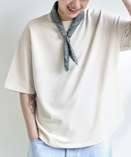 BOYSHE（ボーイシー）の「Darin ベーシック クルーネック Tシャツ　ベージュ（Tシャツ/カットソー・レディース・その他）」の4枚目の写真