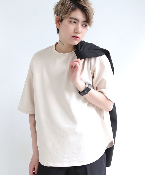 BOYSHE（ボーイシー）の「Darin ベーシック クルーネック Tシャツ　ベージュ（Tシャツ/カットソー・レディース・その他）」の2枚目の写真