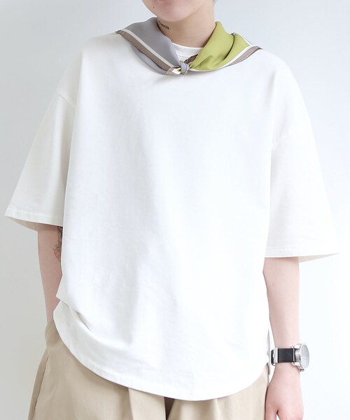 BOYSHE(ボーイシー)の「Darin ベーシック クルーネック Tシャツ アイボリー(Tシャツ/カットソー・レディース・その他)」の2枚目の写真