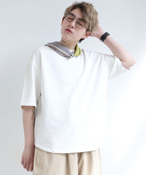 BOYSHE(ボーイシー)の「Darin ベーシック クルーネック Tシャツ アイボリー(Tシャツ/カットソー・レディース・その他)」の4枚目の写真