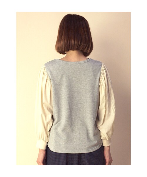 w closet(ダブルクローゼット)の「【A/W】布帛ボリューム袖切替裏毛プルオーバー(トップス・レディース・オフホワイト/グレー×エクリュ/ネイビー・FREE)」の6枚目の写真