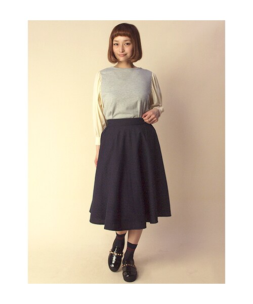 w closet(ダブルクローゼット)の「【A/W】布帛ボリューム袖切替裏毛プルオーバー(トップス・レディース・オフホワイト/グレー×エクリュ/ネイビー・FREE)」の11枚目の写真