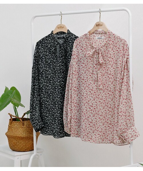 HOTPING（ホッピン）の「リボンタイVネックフラワーシフォンブラウス（シャツ/ブラウス・レディース・Red/Black・XS-S/M-L/XL-2XL）」の2枚目の写真