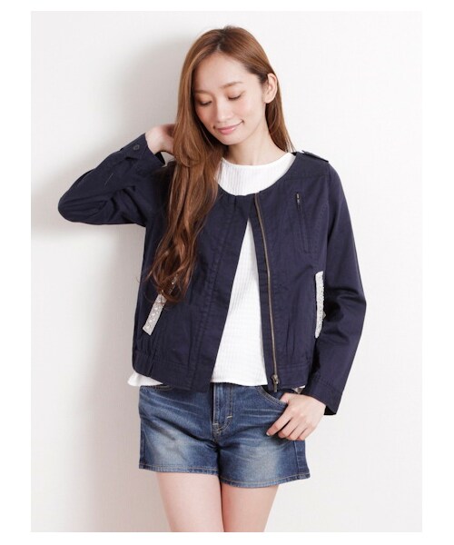 E hyphen world gallery（イーハイフンワールドギャラリー）の「・ビジュー付ノーカラーミリタリーブルゾン（ブルゾン　・レディース・カーキ/ネイビー・F）」の2枚目の写真