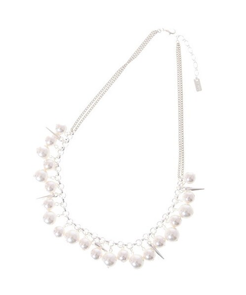 E hyphen world gallery（イーハイフンワールドギャラリー）の「スタッズパールネックレス（ネックレス・シルバー/ゴールド・F）」の2枚目の写真