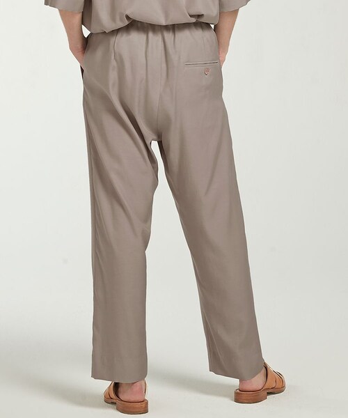 LIDNM（リドム）の「CUPRO RELAX PAJAMA PANTS（スラックス・メンズ・ベージュ系・SMALL/MEDIUM）」の4枚目の写真