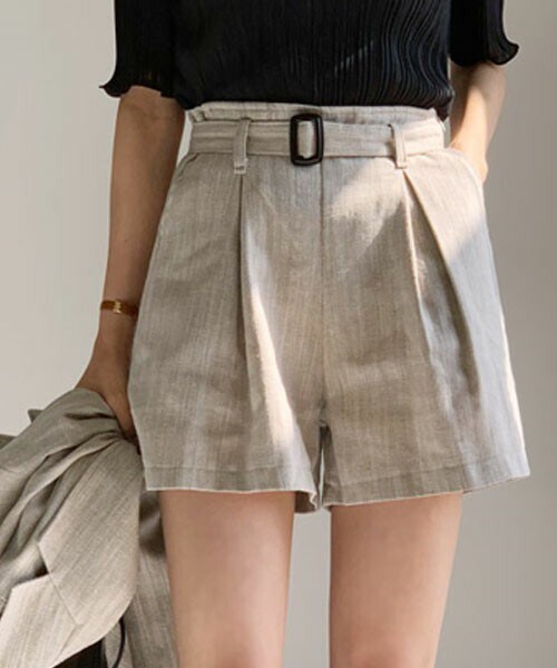 DHOLIC（ディーホリック）の「ベルト付ヘリンボーンショートパンツ（その他パンツ・レディース・ブラック/ベージュ・S/M）」の2枚目の写真