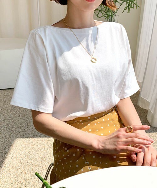 DHOLIC(ディーホリック)の「ボートネック半袖Tシャツ(Tシャツ/カットソー・レディース・ホワイト/ピンク/ベージュ/ブラック/グリーン・FREE)」の1枚目の写真