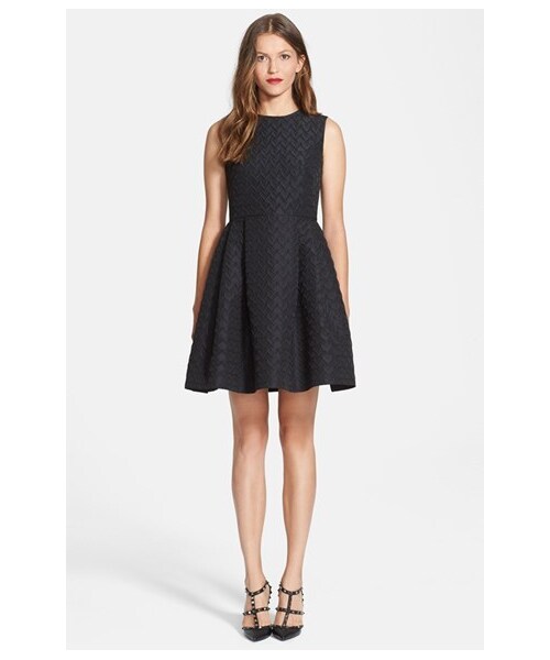 RED VALENTINO（レッドバレンチノ）の「RED Valentino Jacquard Faille Fit & Flare Dress（ワンピース・レディース・Black・Regular 2 US / 40 IT/Regular 4 US / 42 IT/Regular 6 US / 44 IT/Regular 8 US / 46 IT/Regular 10 US / 48 IT）」の3枚目の写真