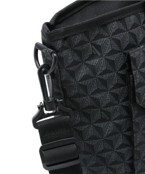 INDISPENSABLE （インディスペンサブル）の「INDISPENSABLE/IDP.ToteBag “TOSS”（トートバッグ・メンズ・ブラック/ネイビー/その他/カモフラージュ・FREE）」の8枚目の写真