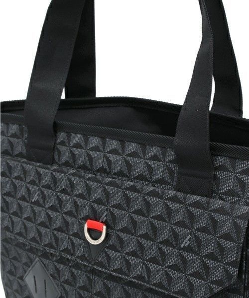 INDISPENSABLE （インディスペンサブル）の「INDISPENSABLE/IDP.ToteBag “TOSS”（トートバッグ・メンズ・ブラック/ネイビー/その他/カモフラージュ・FREE）」の7枚目の写真