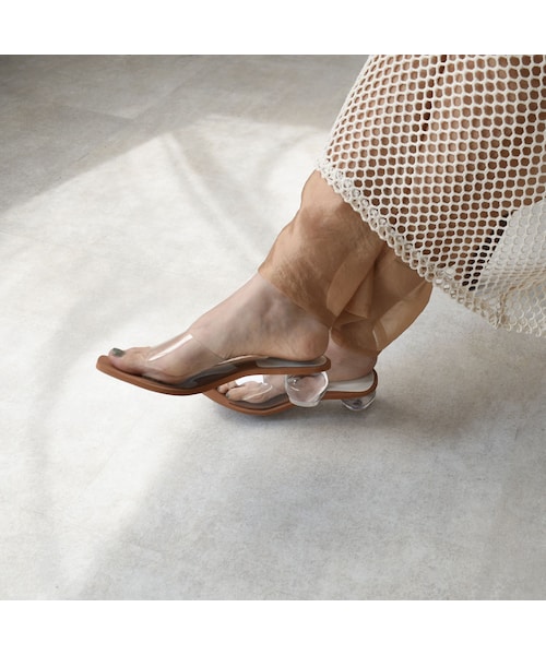 Lavish Gate（ラヴィッシュゲート）の「shoes-02099　スクエアトゥ ニュアンスミュール  クリアサンダル（サンダル・レディース・その他）」の2枚目の写真