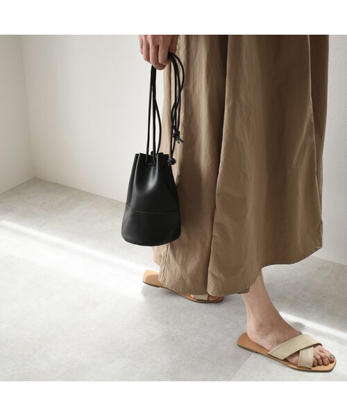 Lavish Gate（ラヴィッシュゲート）の「bag2-02508　エコレザー ミニ巾着バッグ　ブラック　エクリュ　モカベージュ（ショルダーバッグ・レディース・その他）」の13枚目の写真