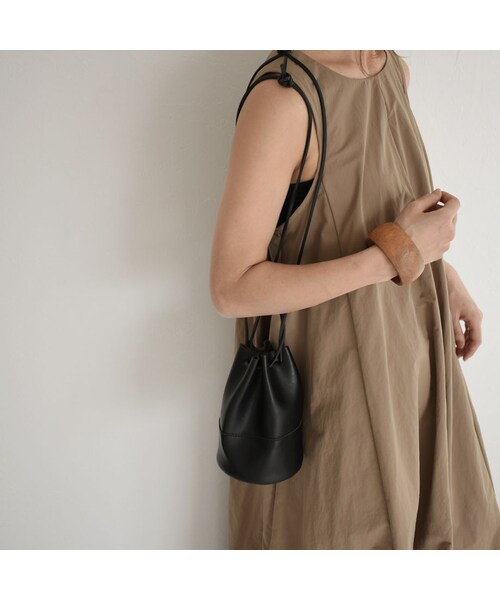 Lavish Gate（ラヴィッシュゲート）の「bag2-02508　エコレザー ミニ巾着バッグ　ブラック　エクリュ　モカベージュ（ショルダーバッグ・レディース・その他）」の14枚目の写真