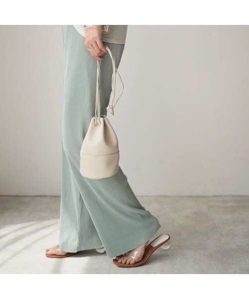 Lavish Gate（ラヴィッシュゲート）の「bag2-02508　エコレザー ミニ巾着バッグ　ブラック　エクリュ　モカベージュ（ショルダーバッグ・レディース・その他）」の10枚目の写真