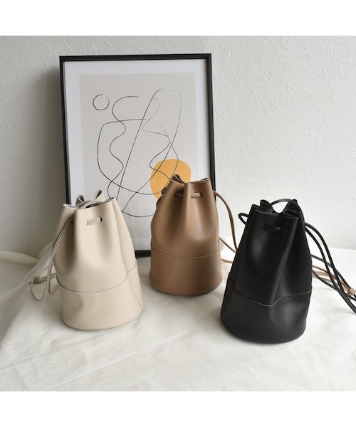 Lavish Gate（ラヴィッシュゲート）の「bag2-02508　エコレザー ミニ巾着バッグ　ブラック　エクリュ　モカベージュ（ショルダーバッグ・レディース・その他）」の2枚目の写真