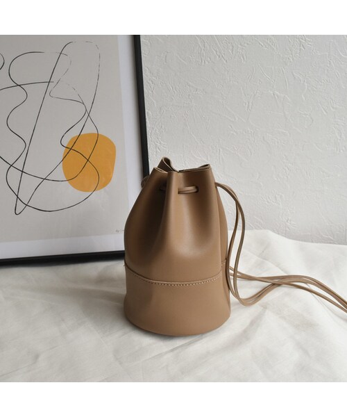 Lavish Gate（ラヴィッシュゲート）の「bag2-02508　エコレザー ミニ巾着バッグ　ブラック　エクリュ　モカベージュ（ショルダーバッグ・レディース・その他）」の4枚目の写真