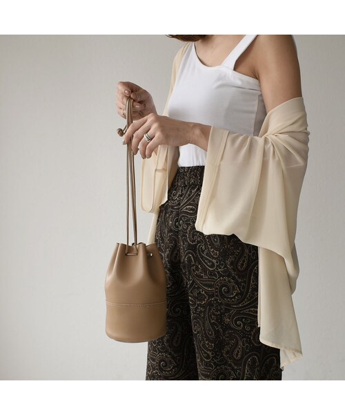 Lavish Gate（ラヴィッシュゲート）の「bag2-02508　エコレザー ミニ巾着バッグ　ブラック　エクリュ　モカベージュ（ショルダーバッグ・レディース・その他）」の12枚目の写真