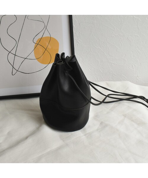 Lavish Gate（ラヴィッシュゲート）の「bag2-02508　エコレザー ミニ巾着バッグ　ブラック　エクリュ　モカベージュ（ショルダーバッグ・レディース・その他）」の6枚目の写真