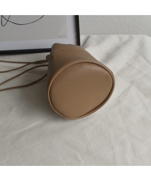 Lavish Gate（ラヴィッシュゲート）の「bag2-02508　エコレザー ミニ巾着バッグ　ブラック　エクリュ　モカベージュ（ショルダーバッグ・レディース・その他）」の8枚目の写真