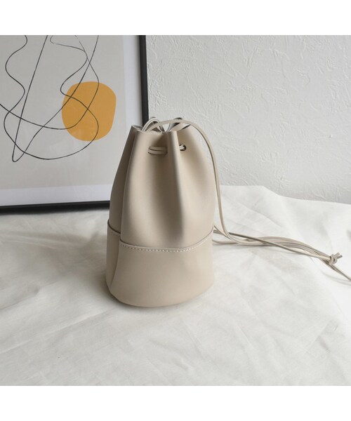 Lavish Gate（ラヴィッシュゲート）の「bag2-02508　エコレザー ミニ巾着バッグ　ブラック　エクリュ　モカベージュ（ショルダーバッグ・レディース・その他）」の5枚目の写真