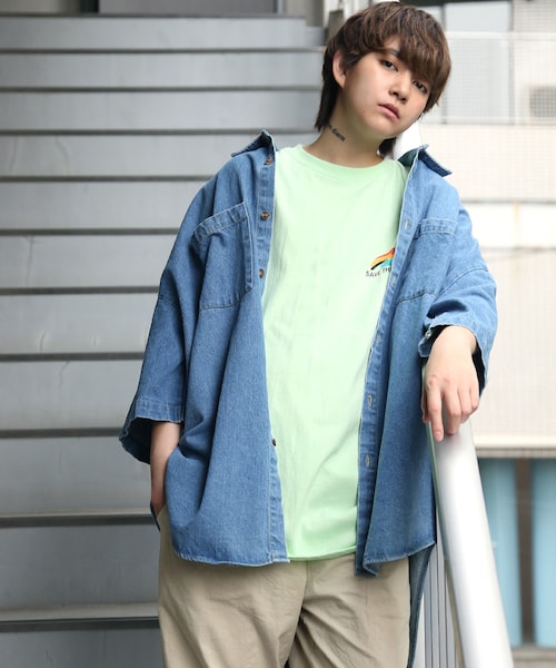 BOYSHE（ボーイシー）の「BIGシルエット デニム半袖シャツ　ブルー（シャツ/ブラウス・レディース・その他）」の3枚目の写真