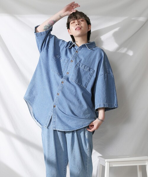 BOYSHE（ボーイシー）の「BIGシルエット デニム半袖シャツ　ブルー（シャツ/ブラウス・レディース・その他）」の6枚目の写真
