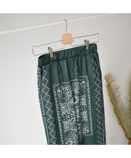 Lavish Gate(ラヴィッシュゲート)の「nh-bottoms-02062 パネルペイズリープリント ルーズパンツ グリーン(その他パンツ・レディース・その他)」の8枚目の写真