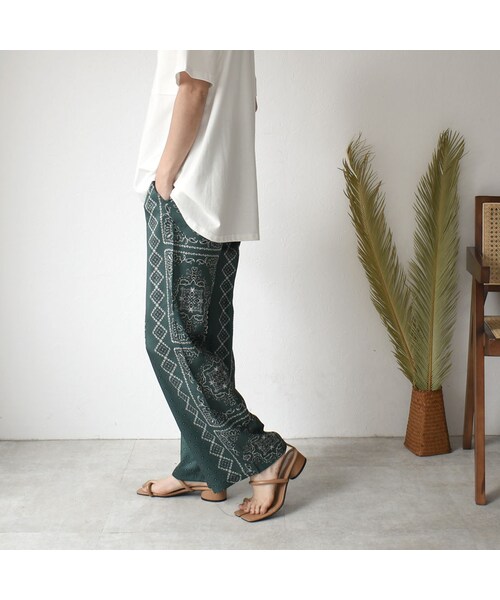 Lavish Gate(ラヴィッシュゲート)の「nh-bottoms-02062 パネルペイズリープリント ルーズパンツ グリーン(その他パンツ・レディース・その他)」の2枚目の写真