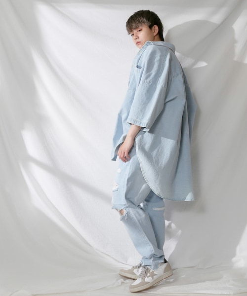 BOYSHE（ボーイシー）の「BIGシルエット デニム半袖シャツ　ライトブルー（シャツ/ブラウス・レディース・その他）」の6枚目の写真
