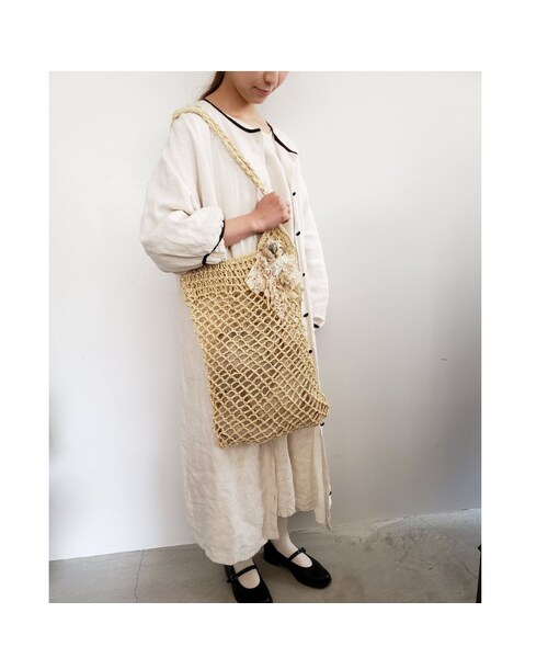 m.soeur（エムスール）の「【Lilaf限定*】ラフィア素材の編み上げショルダーバッグ＊  Beige（ショルダーバッグ・レディース・その他）」の4枚目の写真
