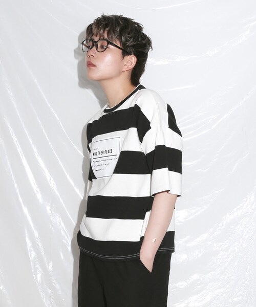 BOYSHE（ボーイシー）の「PEACE ビッグボーダー ショート丈Tシャツ  ブラック（Tシャツ/カットソー・レディース・その他）」の4枚目の写真