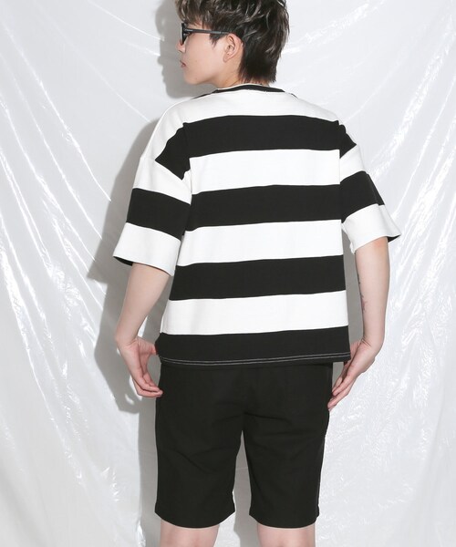 BOYSHE（ボーイシー）の「PEACE ビッグボーダー ショート丈Tシャツ  ブラック（Tシャツ/カットソー・レディース・その他）」の6枚目の写真