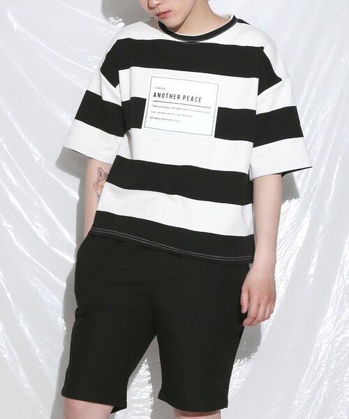 BOYSHE（ボーイシー）の「PEACE ビッグボーダー ショート丈Tシャツ  ブラック（Tシャツ/カットソー・レディース・その他）」の2枚目の写真
