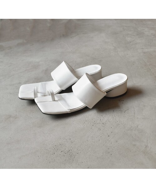 Lavish Gate（ラヴィッシュゲート）の「shoes-02104　足袋ソール　ヒールサンダル 　ブラック　ホワイト（サンダル・レディース・その他）」の6枚目の写真