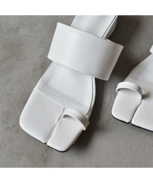 Lavish Gate（ラヴィッシュゲート）の「shoes-02104　足袋ソール　ヒールサンダル 　ブラック　ホワイト（サンダル・レディース・その他）」の5枚目の写真